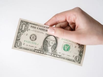 Профессор предостерегает волгоградцев от покупки доллара