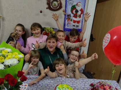 Она не делит детей на родных и приёмных