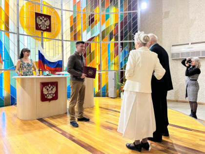 «Бриллиантовые» молодожены Третьяковы стали почетными гостями ЗАГСа