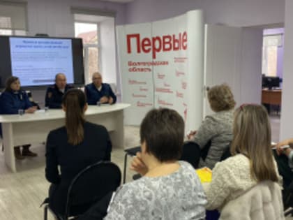 Сотрудники Госавтоинспекции провели профилактическую беседу с директорами школ Дубовского района