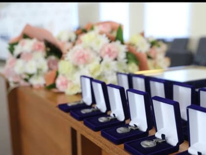 536 волгоградских школьников наградили медалями