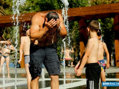Волгоградцев призвали не купаться в фонтанах