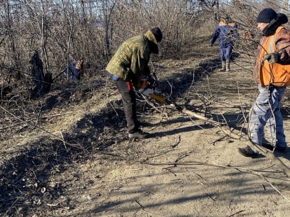 Коммунальные службы наводят порядок в городе