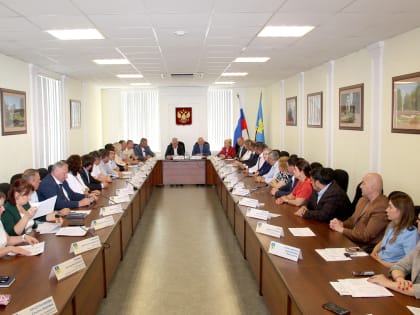 Глава Волжского отчитался перед депутатами о работе в 2023 году