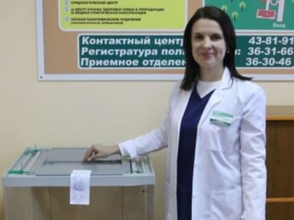 Депутат гордумы Наталия Кушнирук проголосовала на выборах Президента РФ