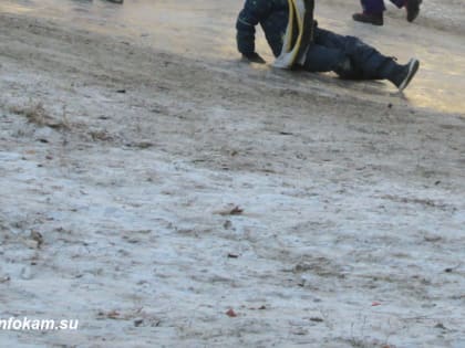 В Камышине школьница получила травму при спуске с горки на «ватрушке»