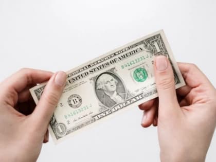 Обвал рубля: аналитики предсказывают падение до 200 рублей за доллар