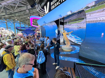 Стенд с экспозицией Волжского на ВДНХ второй день притягивает посетителей форума «Россия»