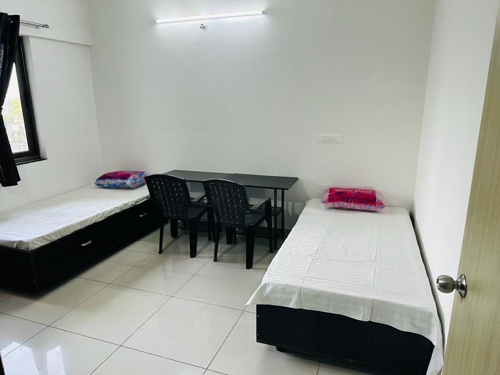 Bed for rent in Blue Ridge Approach — ₹10,000/mo · RoomPin