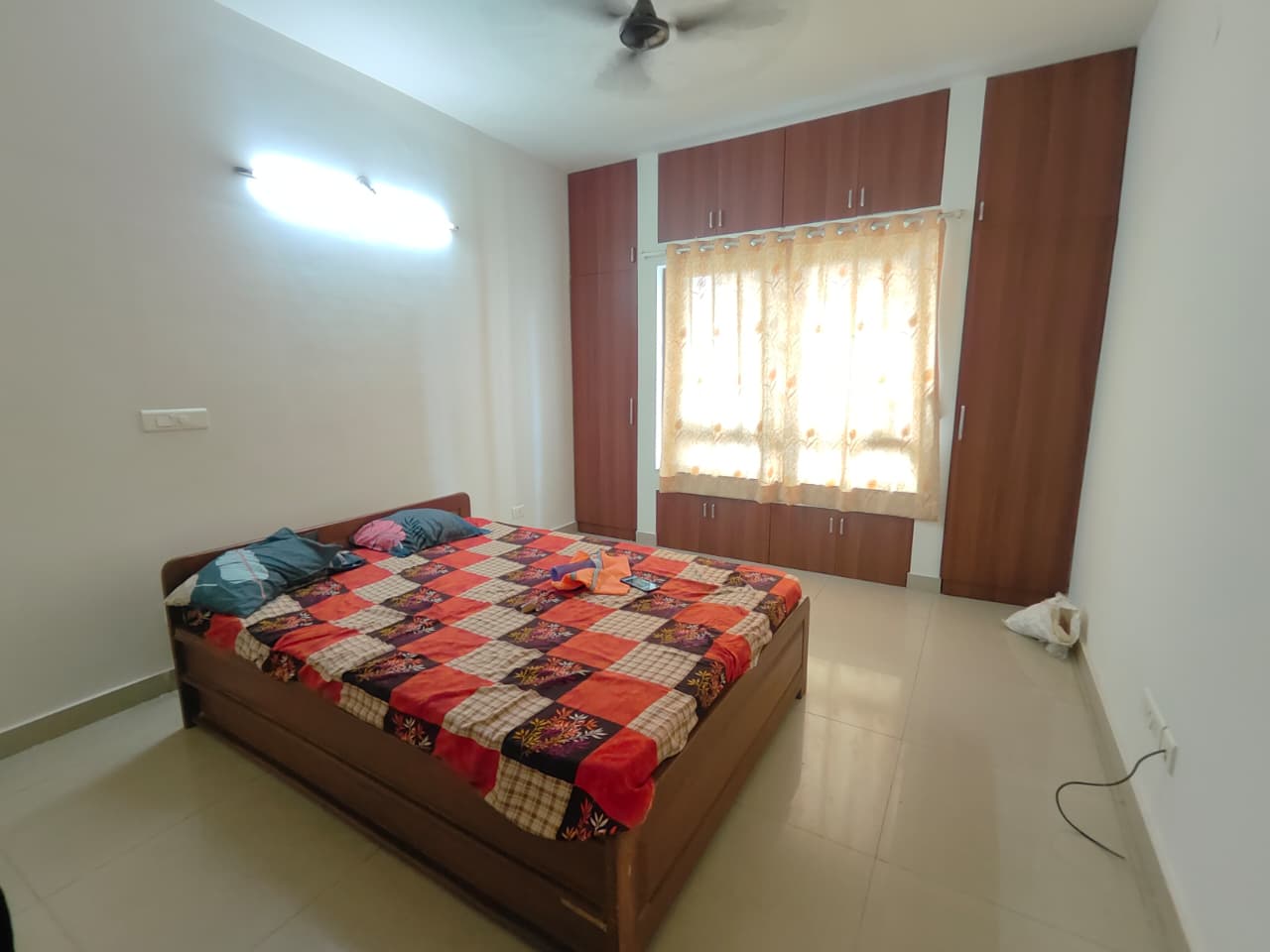 Flat for rent — ₹25,000/mo · RoomPin