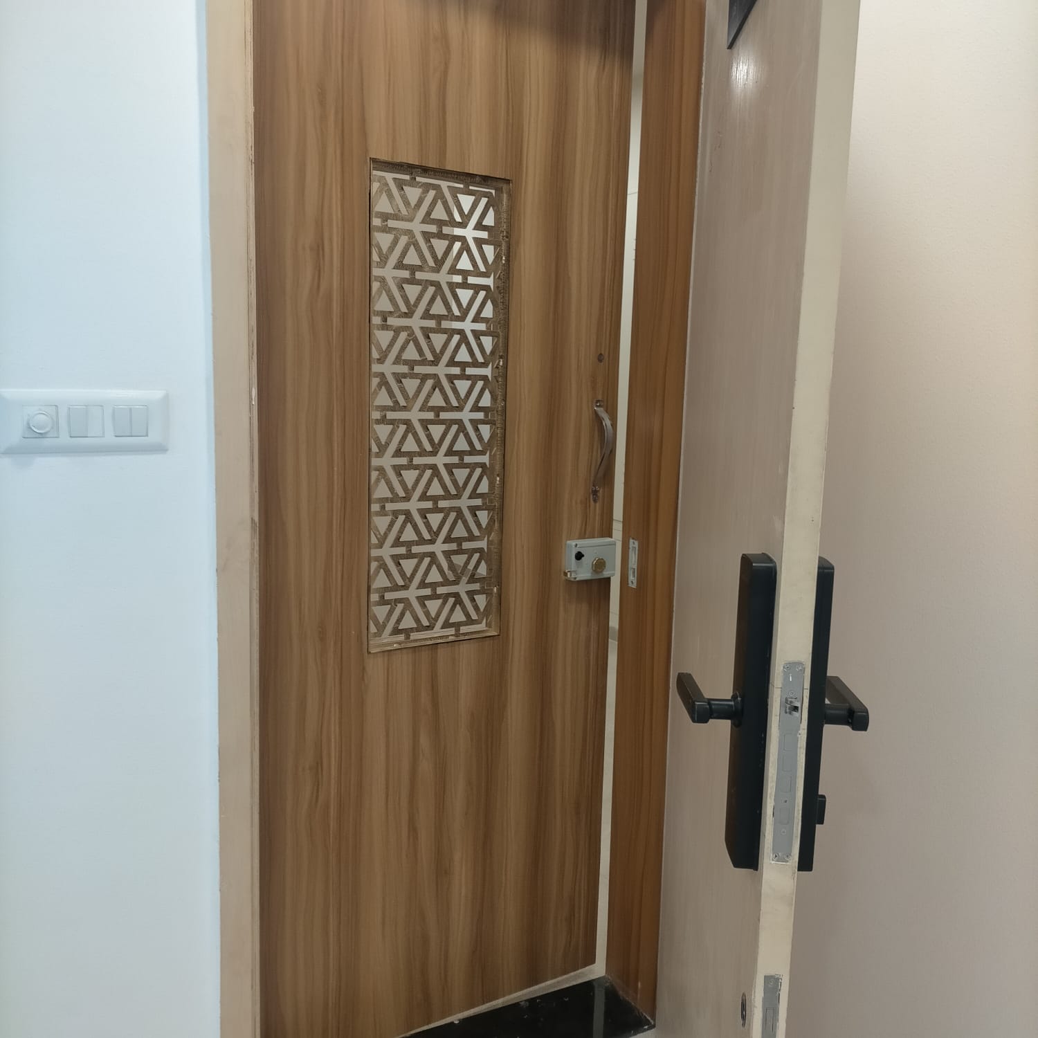 Flat for rent in 33 Milestone — ₹35,000/mo · RoomPin