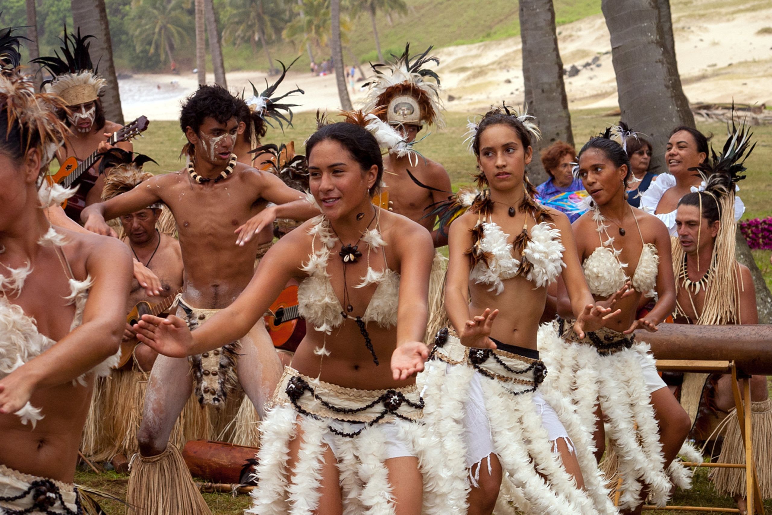 Islanders dancing (Christian Wilkinson/Shutterstock)
