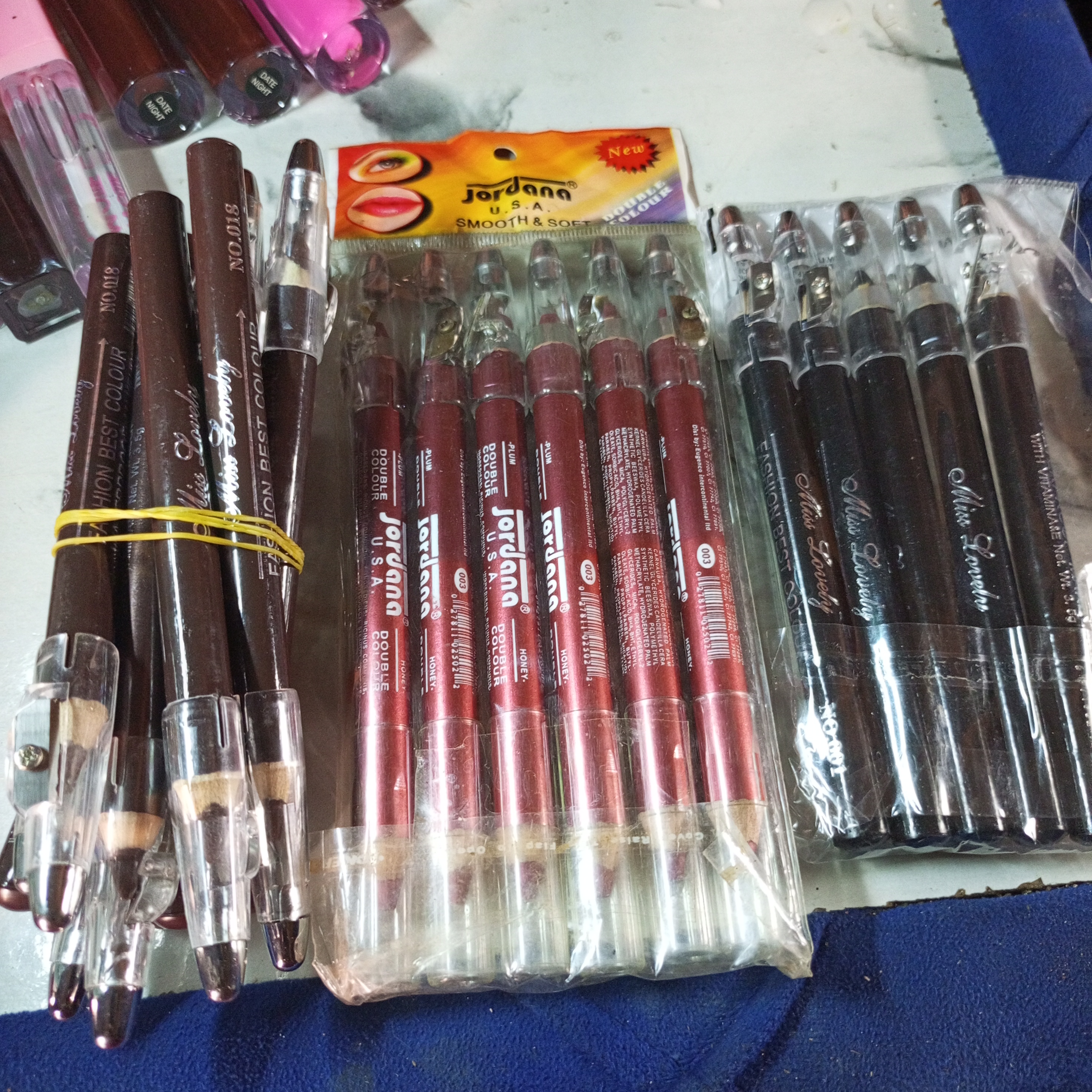 Lip and eyeliners pencil
