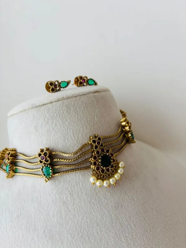 Premium chocker set thumbnail 2