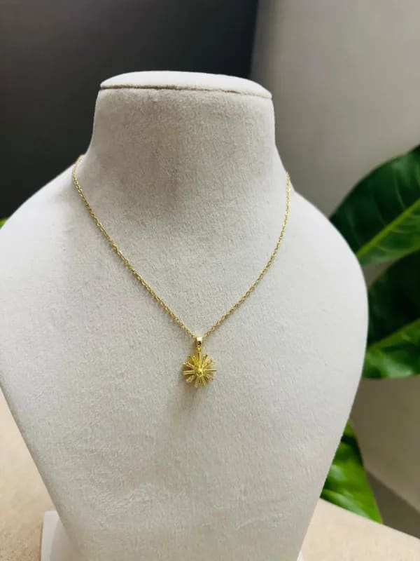 Rotating Star Glow Necklace thumbnail 2