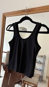 Musculosa negra basica miniatura 2