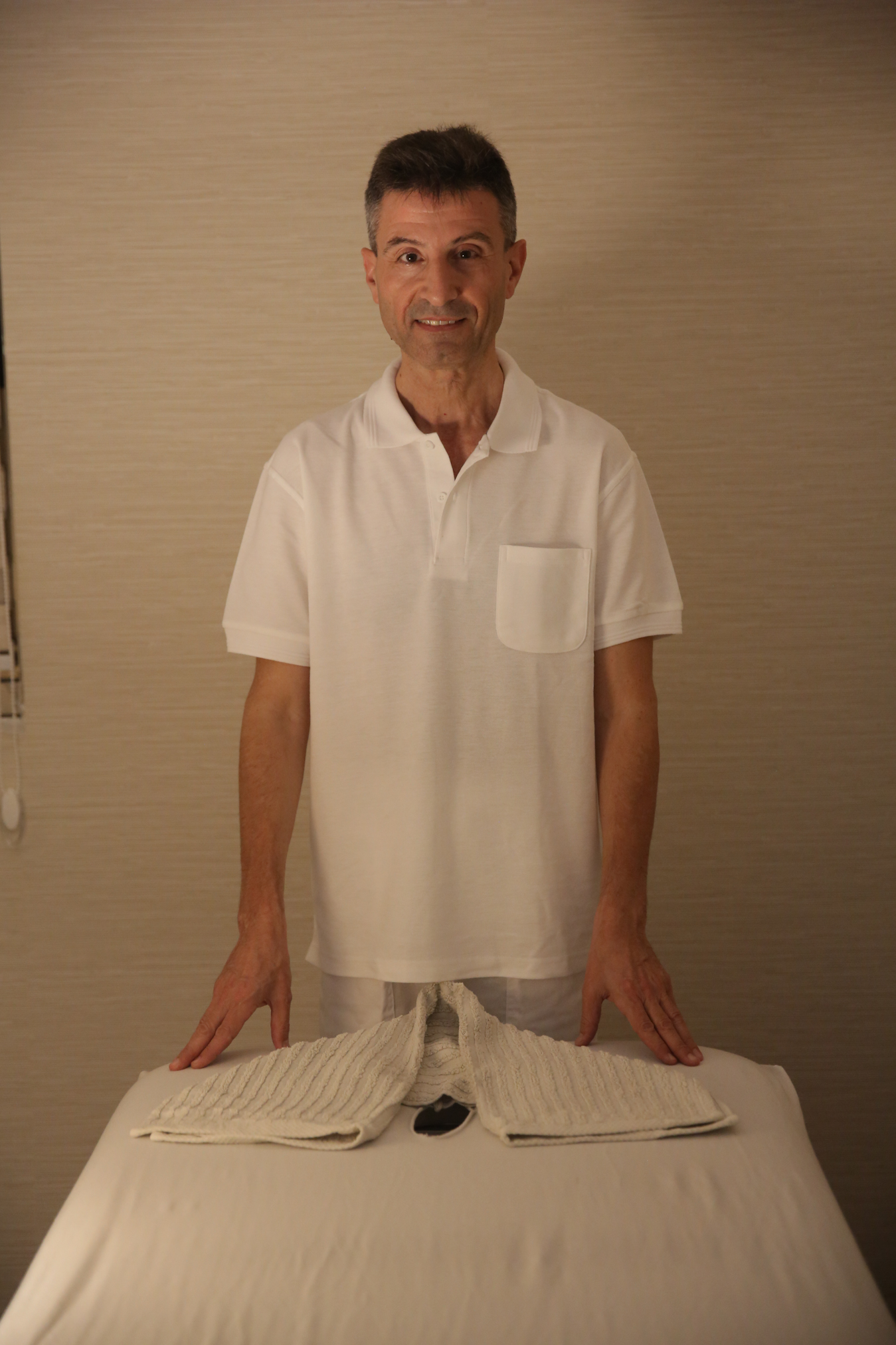 יובל וואלה פישר- מטפל במגע image 1