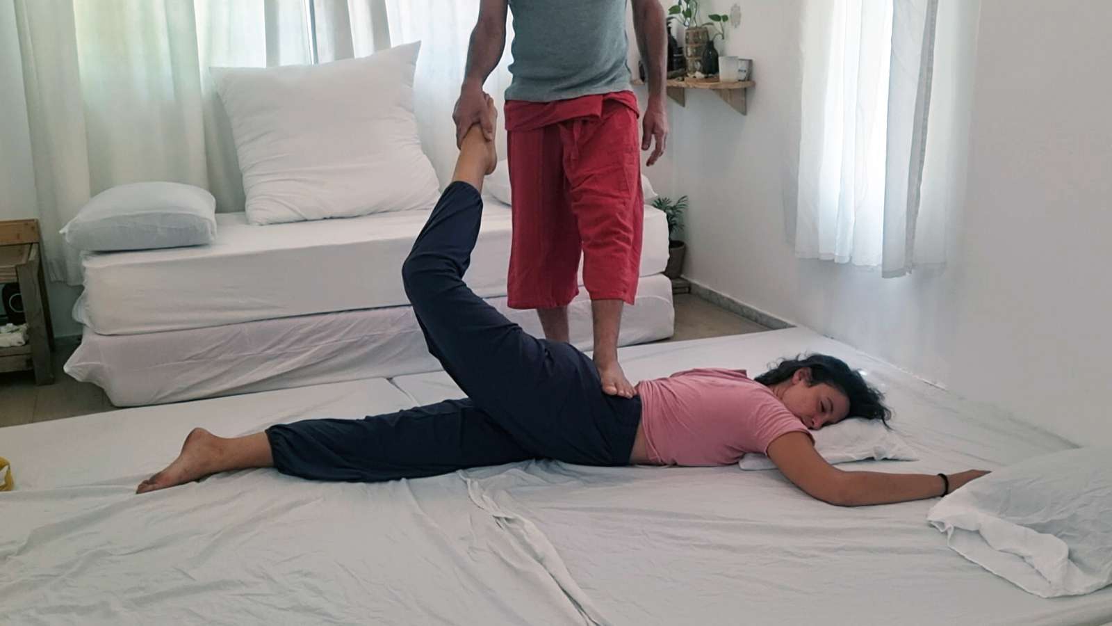 אביחי דניאל - טיפול במגע גוף נפש image 1