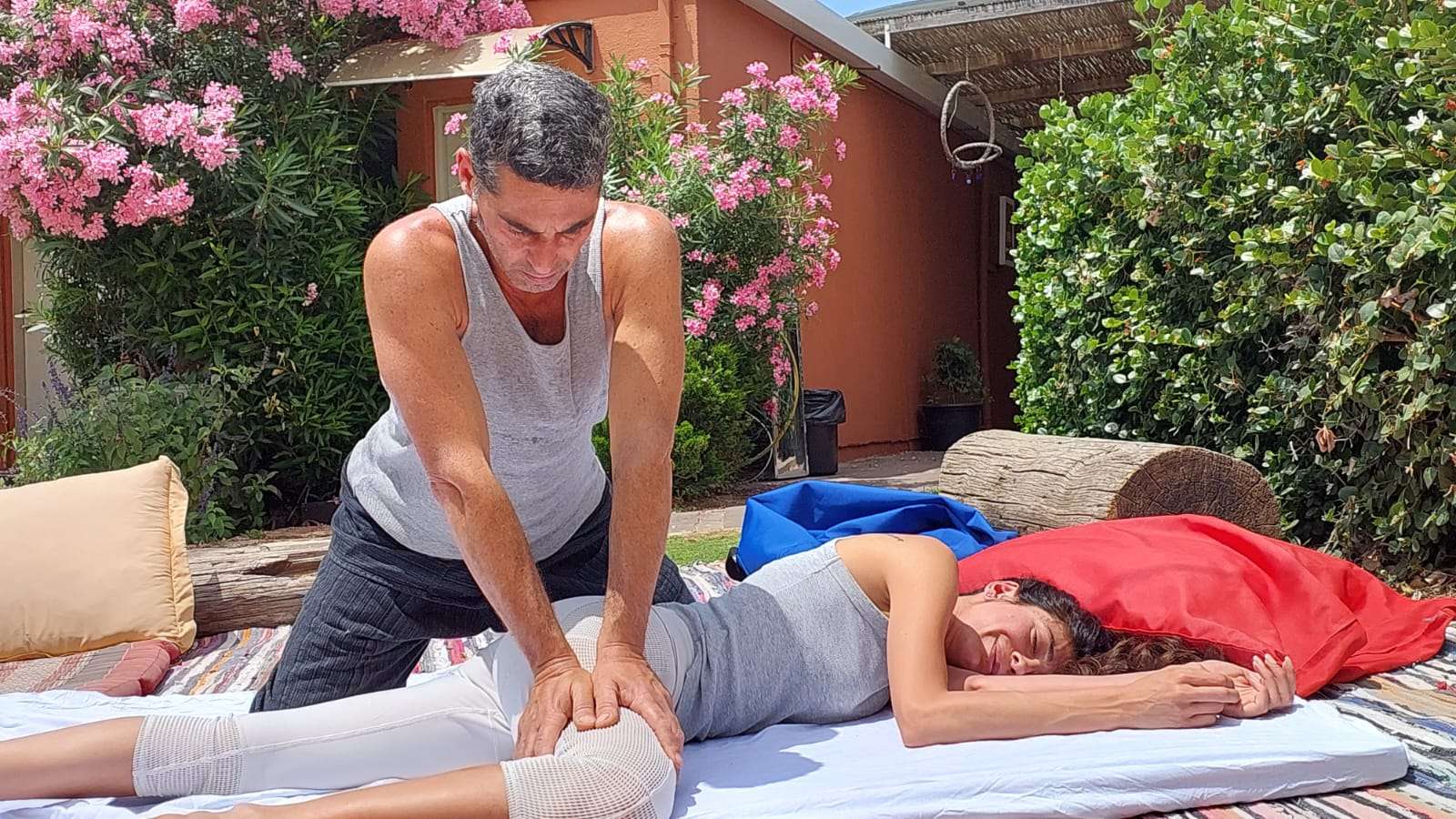 אביחי דניאל - טיפול במגע גוף נפש image 4