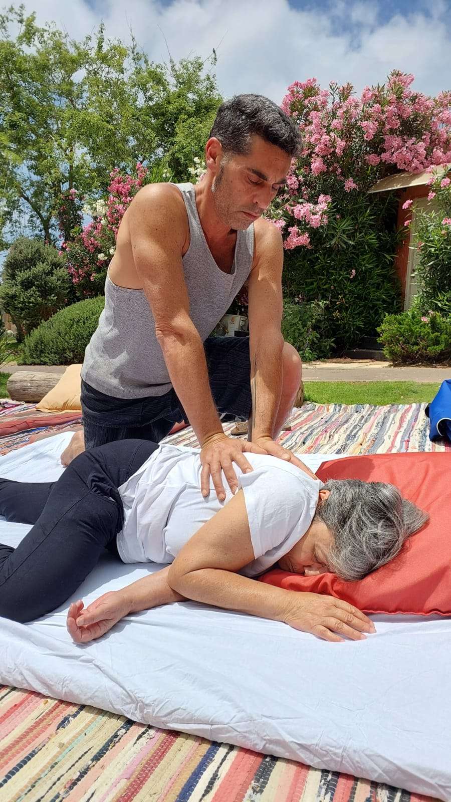 אביחי דניאל - טיפול במגע גוף נפש image 5