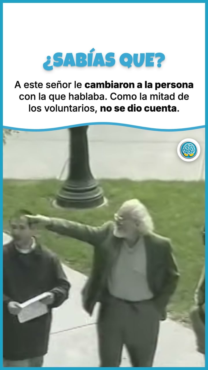 A este señor le cambiaron a la persona con la que hablaba. Como la mitad de los voluntarios, no se dio cuenta.