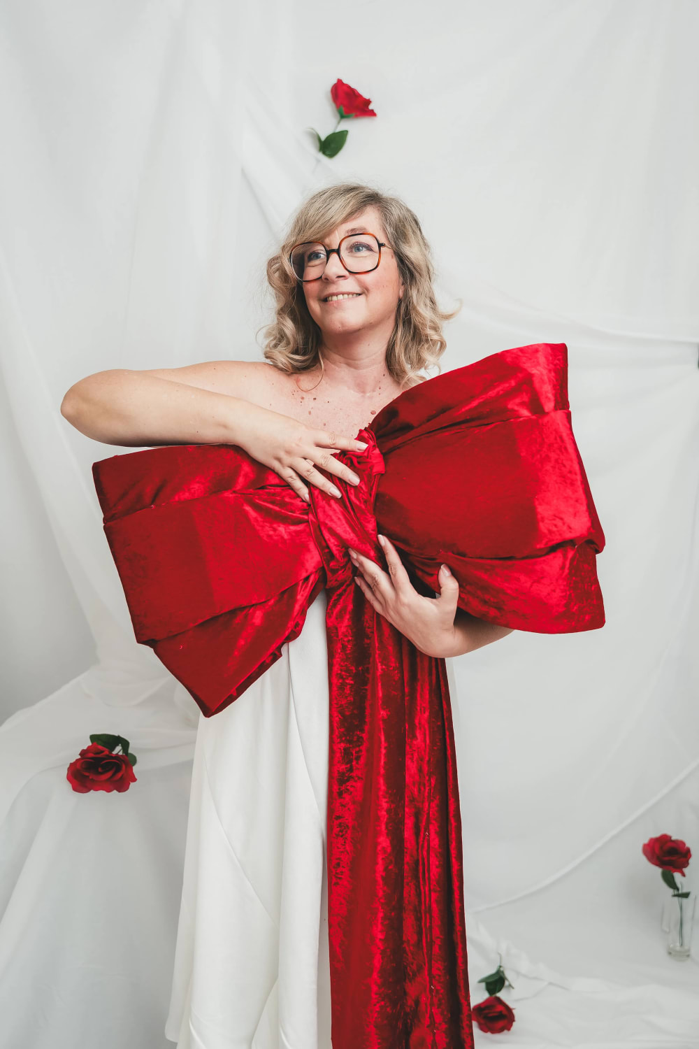 Une participante prend la pose lors de l'événement On Pose pour le Rose
