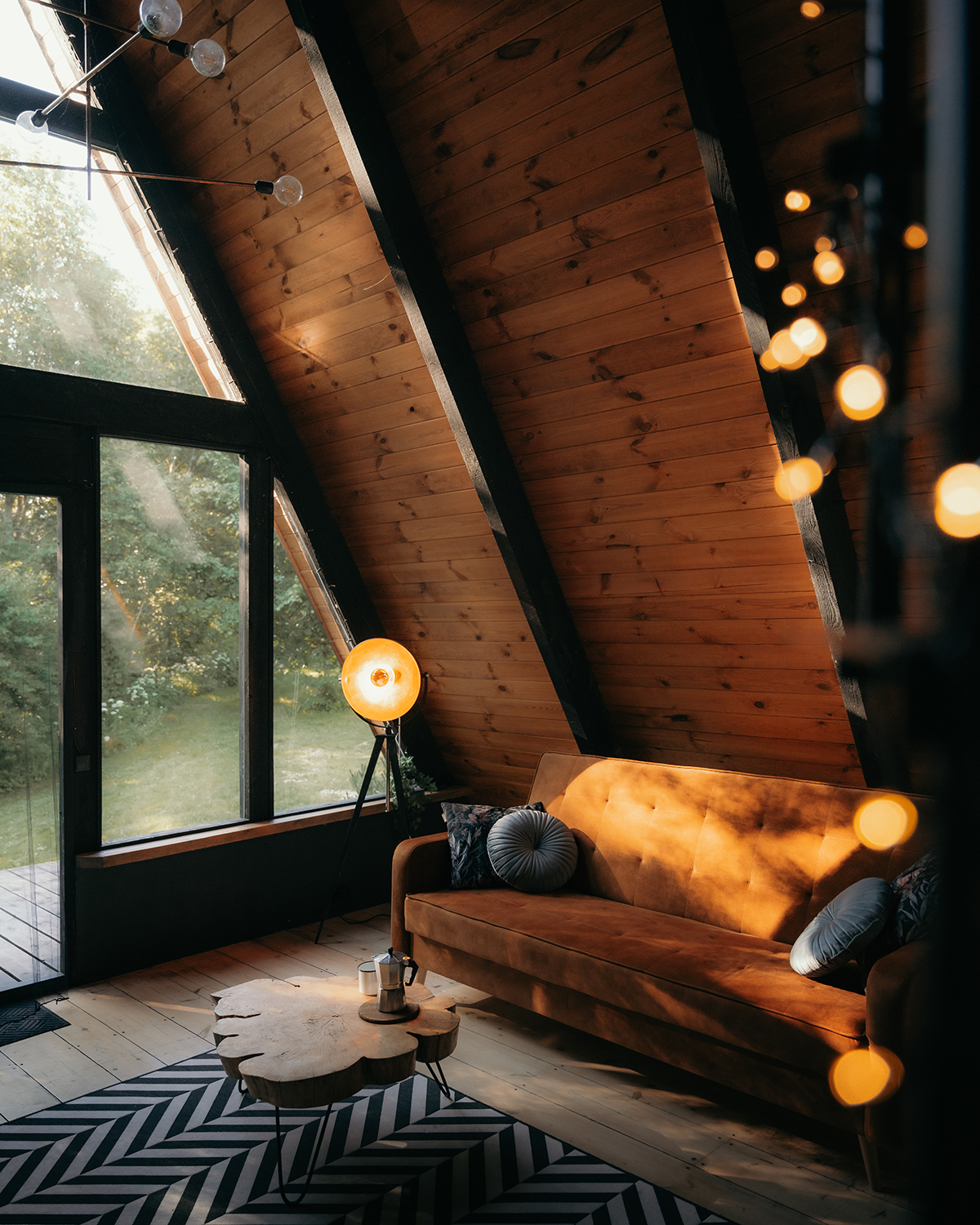 The Black A-Frame - Meža namiņš ar karsto kublu — 3