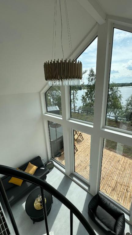Get Wild — Ezermalas rāmums Latvijas villā — 6