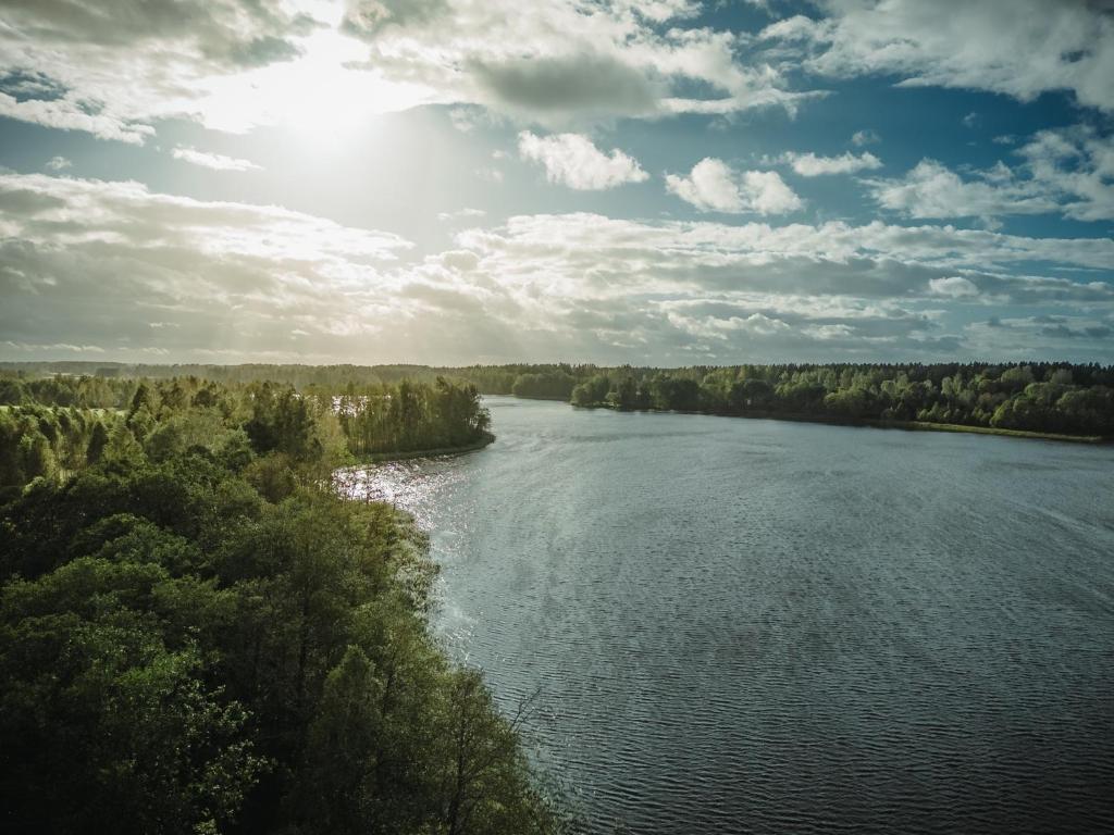 Rātes krasti — Lakeside Sanctuary in Lejasciems