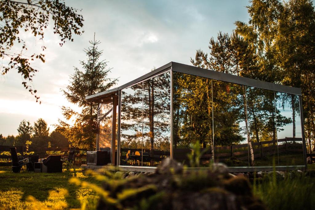 Mirror House — Secluded Forest Reflection