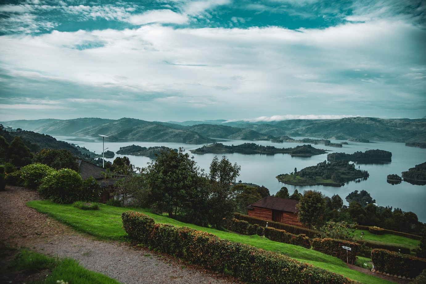 frontal view of lake bunyonyi