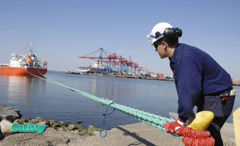 Deckhand Job Role: Key Responsibilities & Career Path
