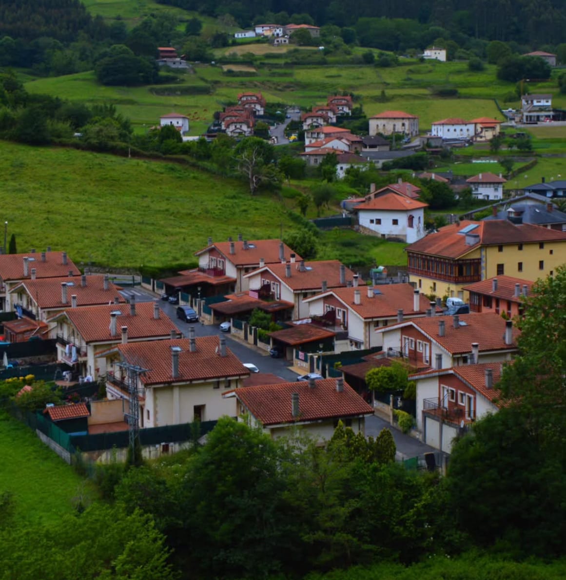 Panorámica del pueblo de Santullán en Cantabria