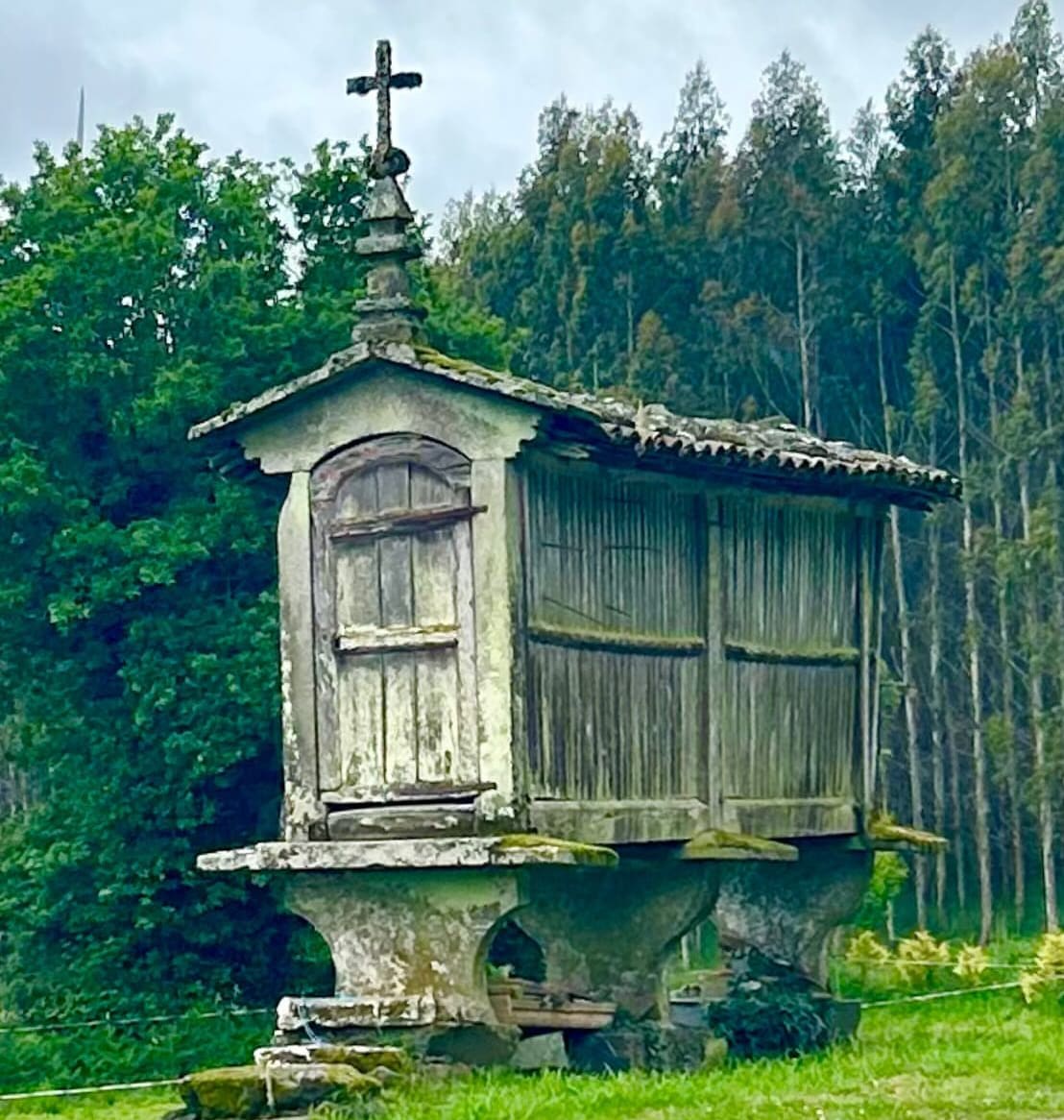 Antiguo hórreo gallego, un granero tradicional