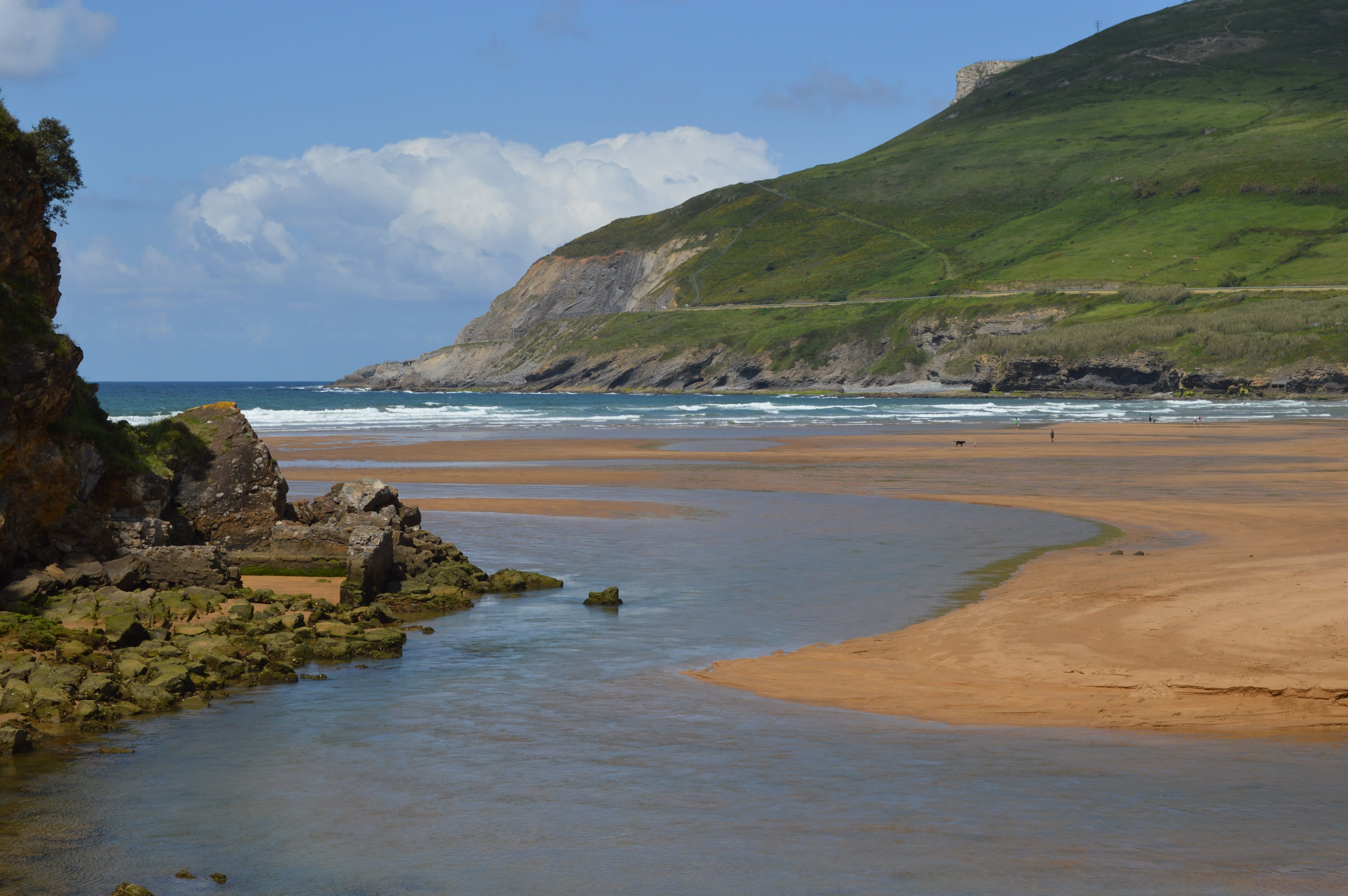 Playa de Pobeña con vistas al mar Cantábrico