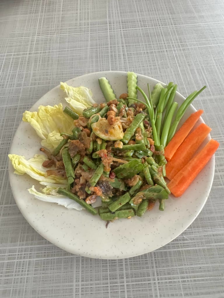 បុកសណ្តែកត្រីឆ្អើរ