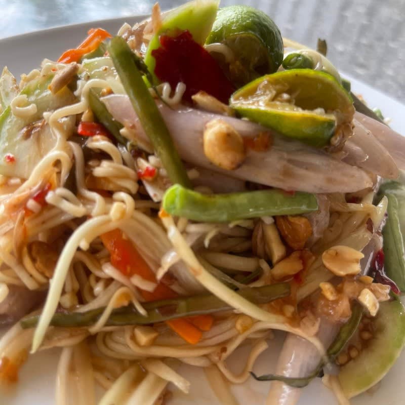 បុកមី