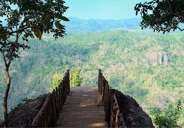 Wisata Alam Watu Lawang