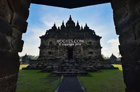 Wisata Candi Kembar