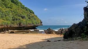 Pantai Ngluwen