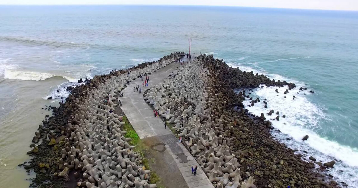 Pemecah Ombak Pantai Glagah