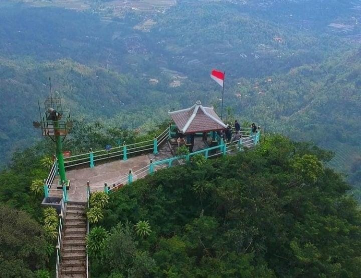 Puncak Suroloyo