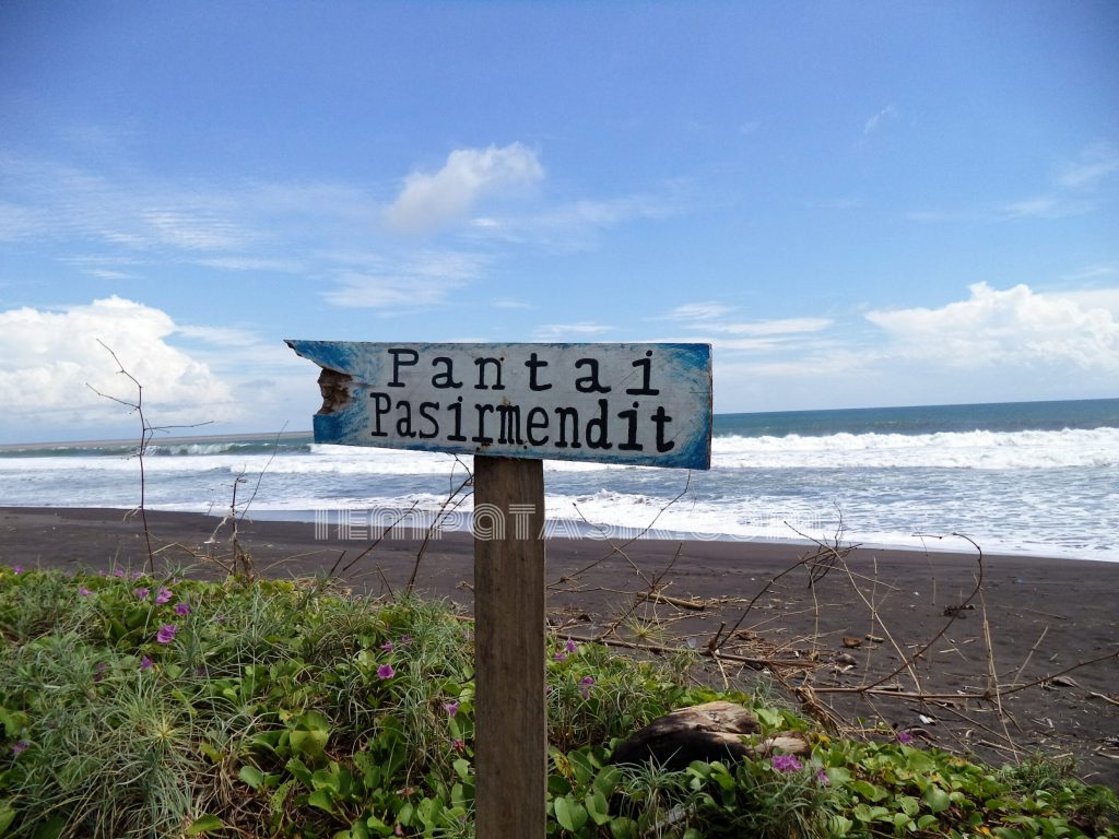 Pantai Pasir Mendit