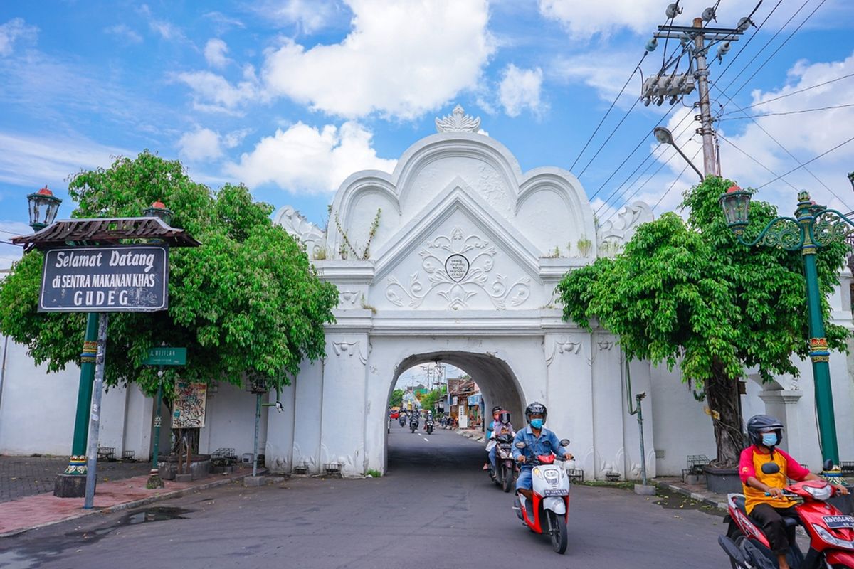 Gapura Sawojajar Wijilan