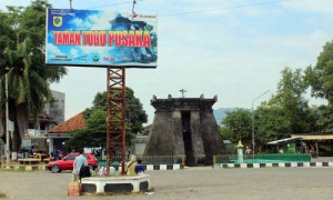 Tugu Ireng (Dusun Putat)