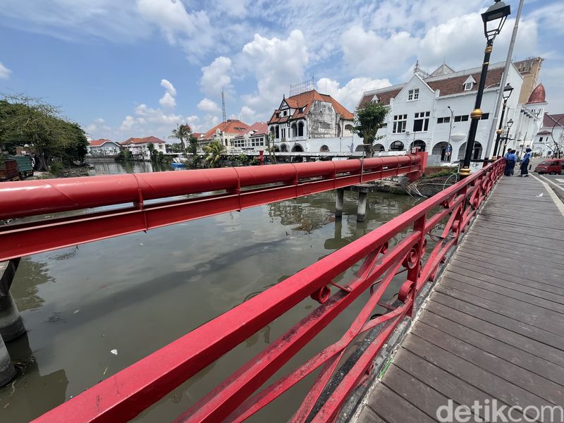Bangunan Jembatan Merah