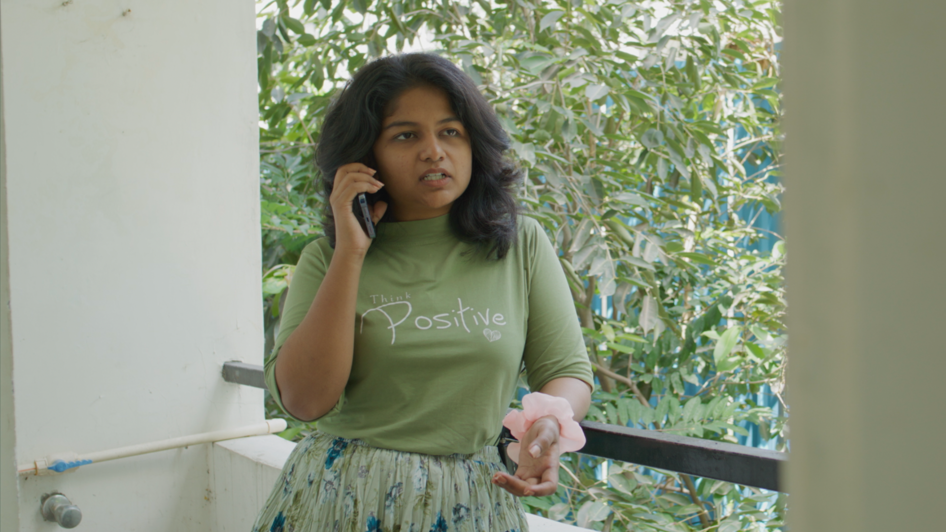 Anusha consoling Shruti