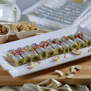 Kaju Pista Roll