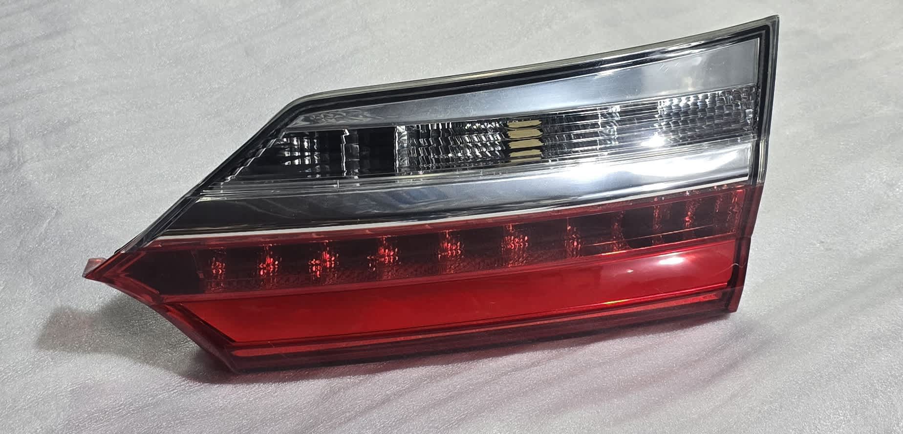 RIGHT TRUNK LIGHT REFLECTOR thumbnail