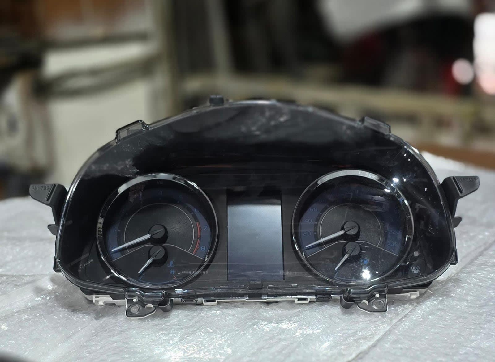 Speedometer (grande 2018-26)